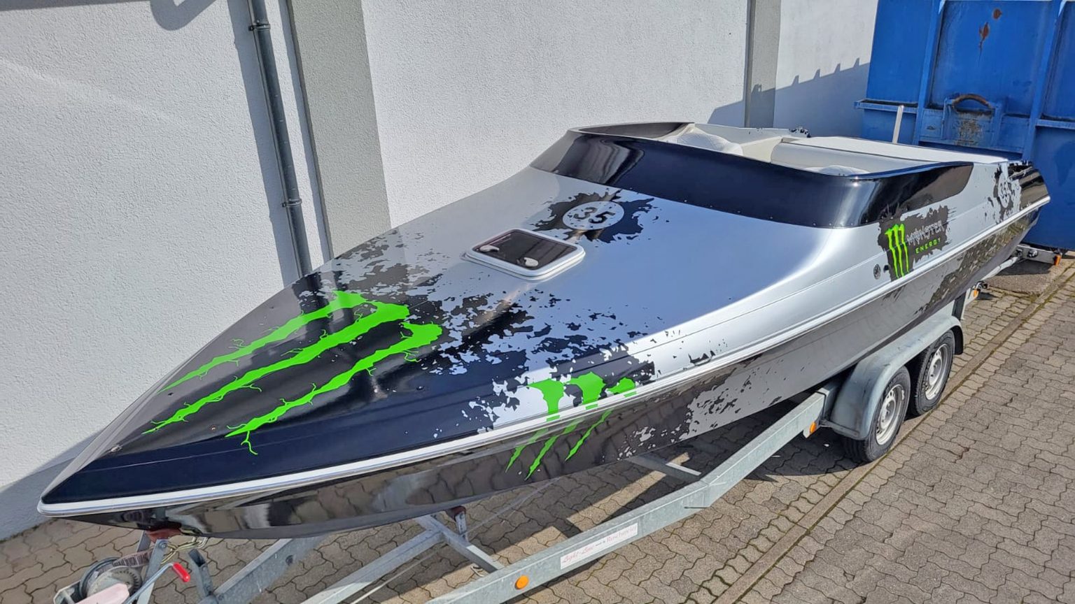 wellcraft-motorboot-mit-individuellem-design-foliert-04