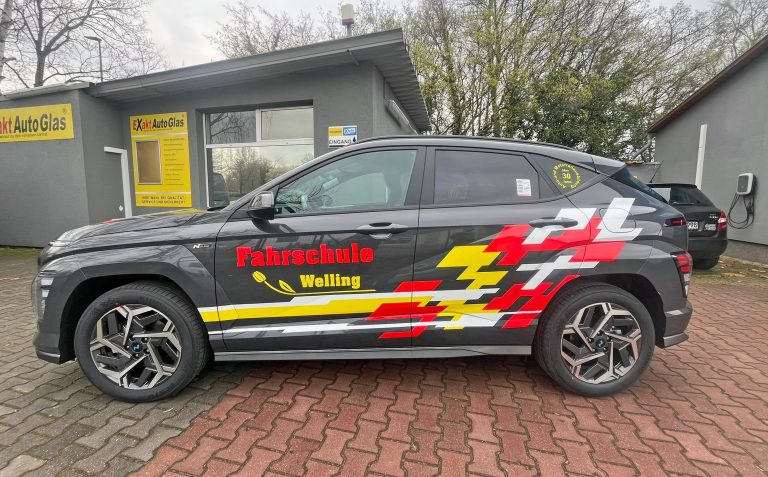 werbefolierung-eines-hyundai-kona-fuer-die-fahrschulung-welling-in-magdeburg-05
