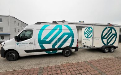 Werbefolierung Renault Master Transporter mit Anhänger 2