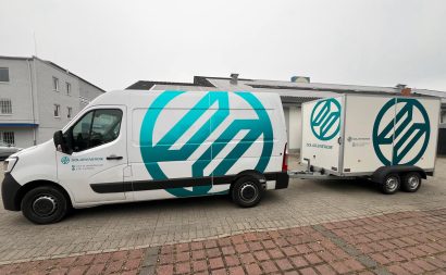 Werbefolierung Renault Master Transporter mit Anhänger 2