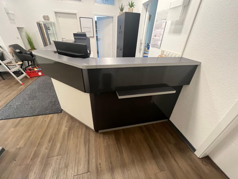 Werbefolierung in Physiotherapiepraxis 2