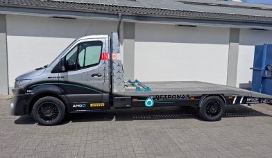 Design-Vollbeklebung eines Mercedes-Benz Sprinter Fahrgestel 3