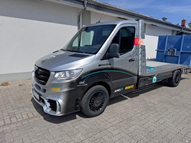 Design-Vollbeklebung eines Mercedes-Benz Sprinter Fahrgestel 4