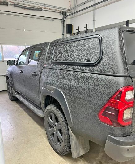 Designfolierung - Toyota Hilux - Shadow Black 3M Hardtop 1