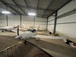 Designfolierung - VL3 916iS - Wabendesign Holzkohle & Chrom Satin 04