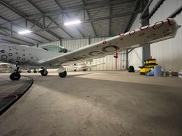 Designfolierung - VL3 916iS - Wabendesign Holzkohle & Chrom Satin 09