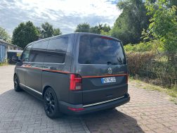 Teilfolierung - VW T6.1 Multivan - Schwarz Matt & Gloss Bright Orange 02