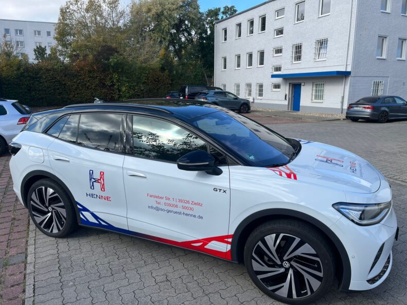 Werbefolierung - VW ID.4 GTX - HENNE Isoliertechnik & Gerüstbau 4