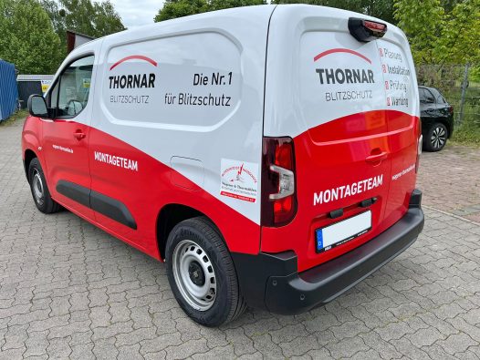 Flottenfolierung - Fiat Transporter - THORNAR Blitzschutz - Hexis Ruby Red Gloss 1