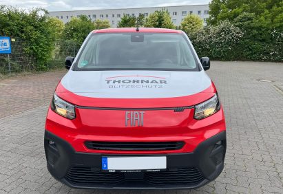 Flottenfolierung - Fiat Transporter - THORNAR Blitzschutz - Hexis Ruby Red Gloss 3