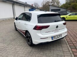 firmenbeschriftung-vw-golf-8-rline-mdth-steuerberatung-purple-red 02