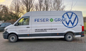kfolia-vw-crafter-feser-graf-werbefolierung-signalblau 1