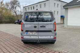 vw-transporter-elektro-kaczmarek-fahrzeugbeschriftung-kfolia 2